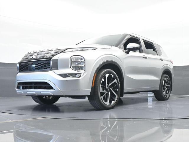 Photo of 2022 Silver Mitsubishi Outlander