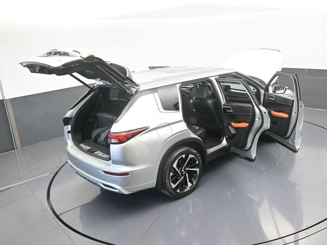 Photo of 2022 Silver Mitsubishi Outlander