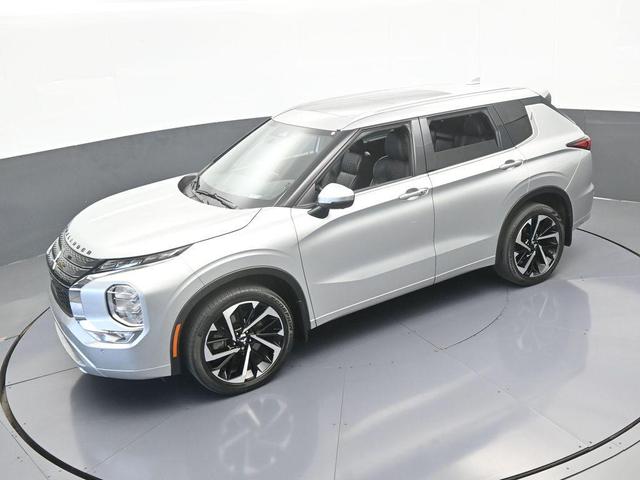 Photo of 2022 Silver Mitsubishi Outlander