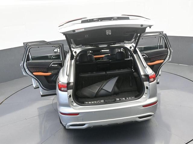 Photo of 2022 Silver Mitsubishi Outlander