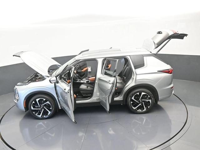 Photo of 2022 Silver Mitsubishi Outlander
