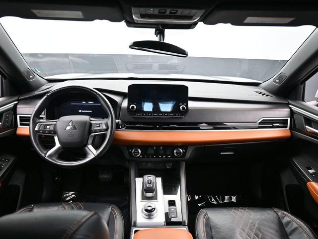 Photo of 2022 Silver Mitsubishi Outlander