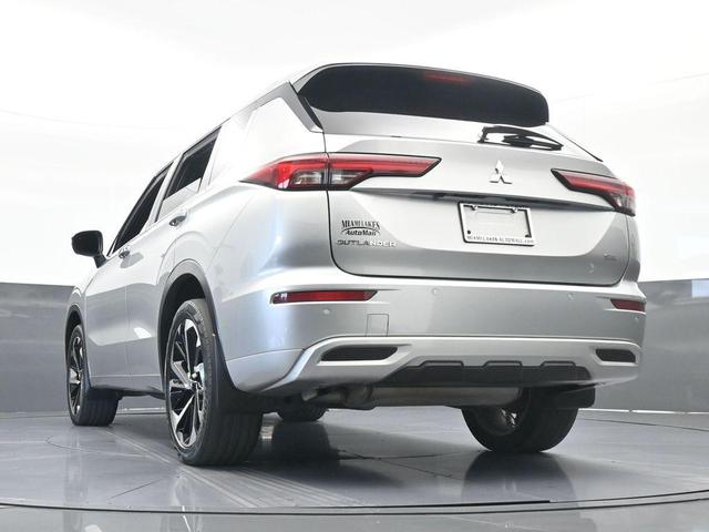 Photo of 2022 Silver Mitsubishi Outlander