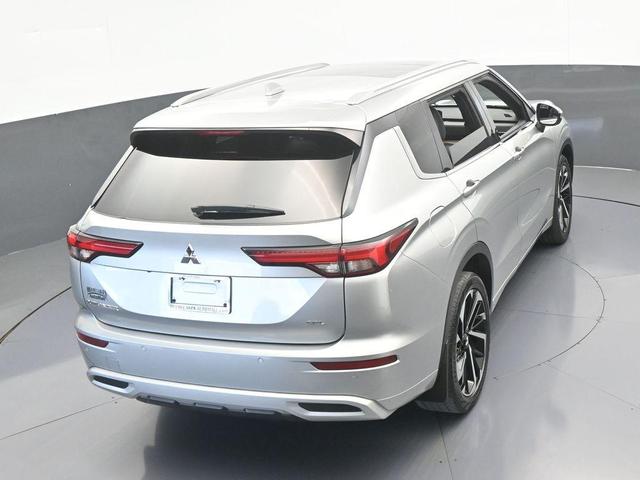 Photo of 2022 Silver Mitsubishi Outlander