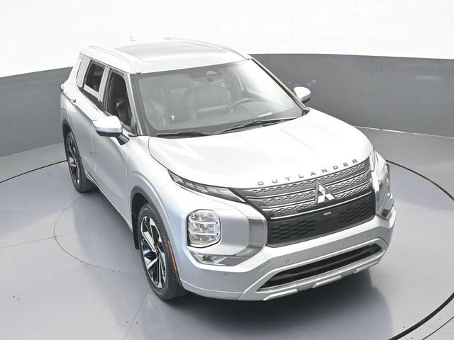Photo of 2022 Silver Mitsubishi Outlander