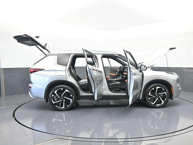 Photo of 2022 Silver Mitsubishi Outlander