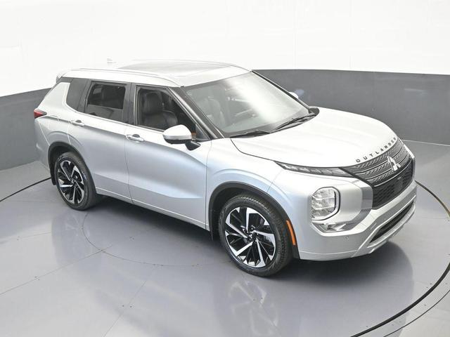 Photo of 2022 Silver Mitsubishi Outlander