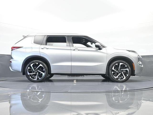 Photo of 2022 Silver Mitsubishi Outlander