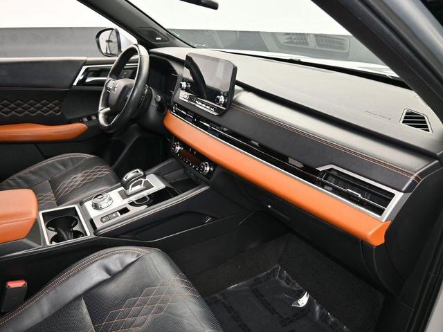 Photo of 2022 Silver Mitsubishi Outlander