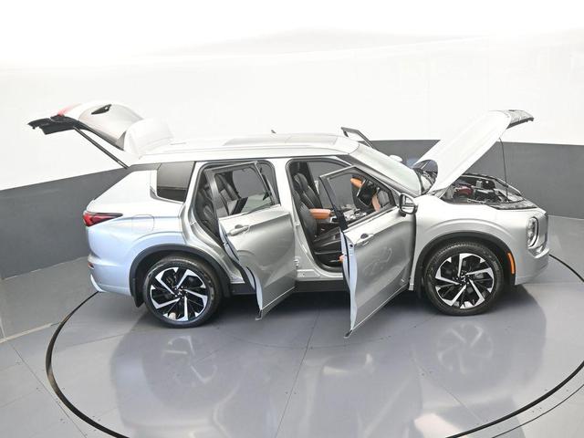 Photo of 2022 Silver Mitsubishi Outlander