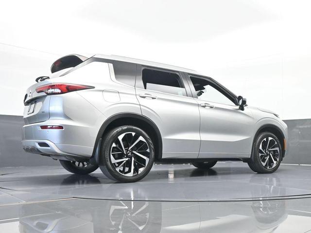Photo of 2022 Silver Mitsubishi Outlander