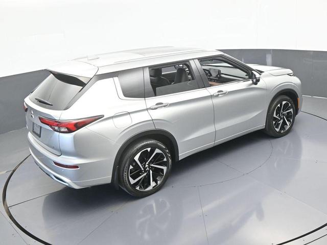 Photo of 2022 Silver Mitsubishi Outlander