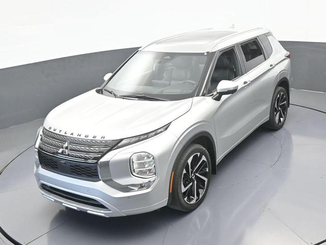 Photo of 2022 Silver Mitsubishi Outlander