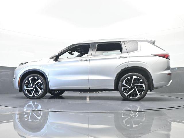 Photo of 2022 Silver Mitsubishi Outlander
