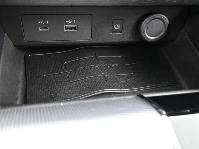 Photo of 2022 Silver Mitsubishi Outlander