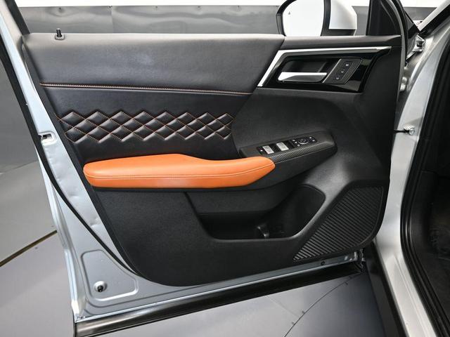 Photo of 2022 Silver Mitsubishi Outlander