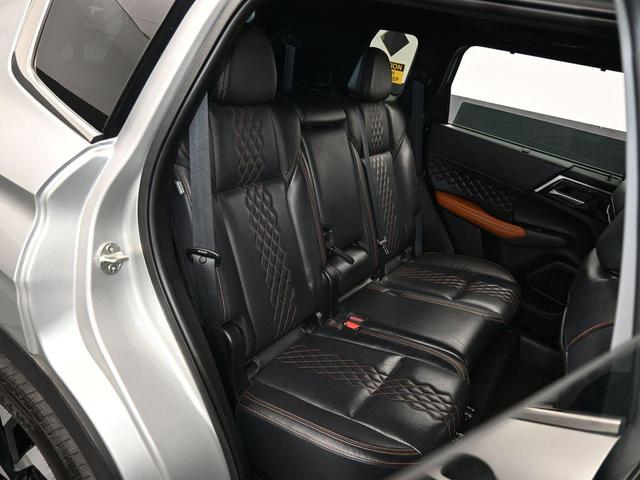 Photo of 2022 Silver Mitsubishi Outlander