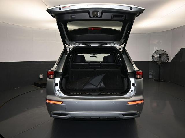 Photo of 2022 Silver Mitsubishi Outlander