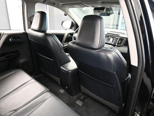Photo of 2016 Black Toyota RAV4