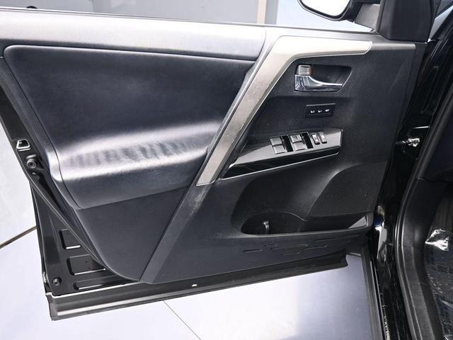 Photo of 2016 Black Toyota RAV4