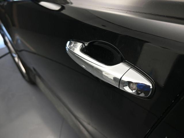 Photo of 2016 Black Toyota RAV4