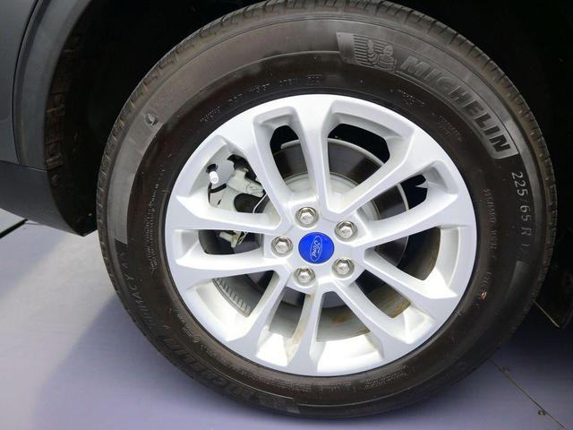 Photo of 2021 Gray Ford Escape