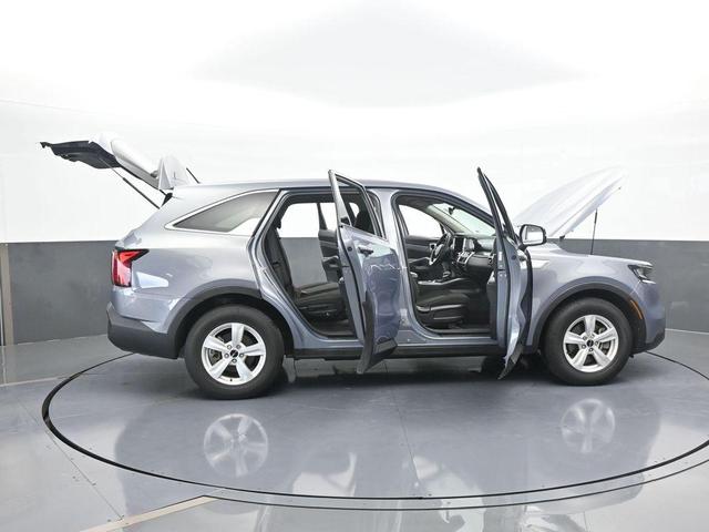 Photo of 2022 Everlasting Silver Kia Sorento