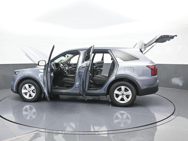 Photo of 2022 Everlasting Silver Kia Sorento
