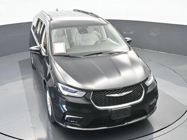 Photo of 2021 Brilliant Black Crystal Pearlcoat Chrysler Pacifica