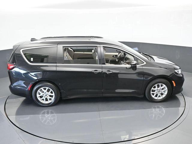 Photo of 2021 Brilliant Black Crystal Pearlcoat Chrysler Pacifica