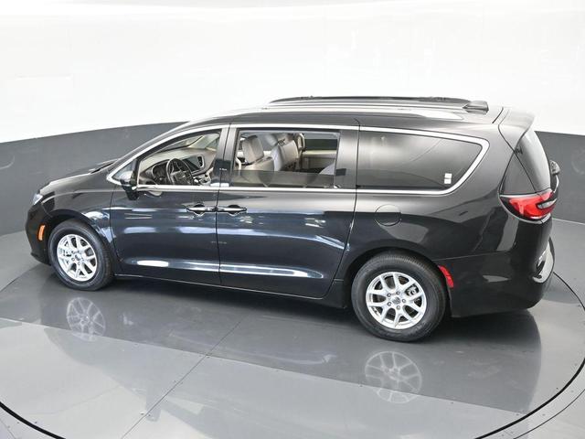 Photo of 2021 Brilliant Black Crystal Pearlcoat Chrysler Pacifica