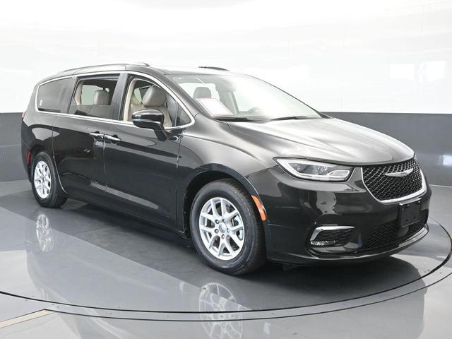 Photo of 2021 Brilliant Black Crystal Pearlcoat Chrysler Pacifica