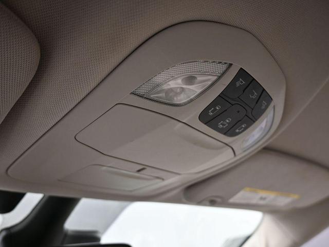 Photo of 2021 Brilliant Black Crystal Pearlcoat Chrysler Pacifica