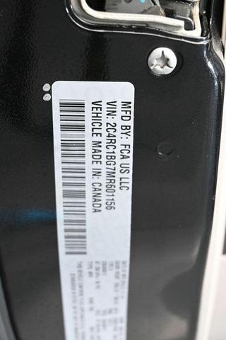 Photo of 2021 Brilliant Black Crystal Pearlcoat Chrysler Pacifica