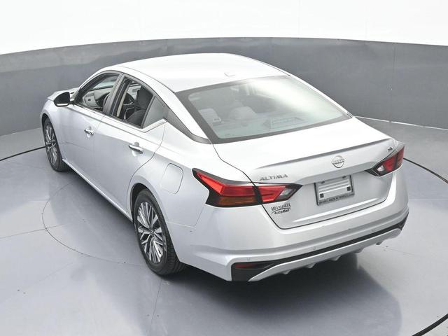 Photo of 2023 Brilliant Silver Metallic Nissan Altima
