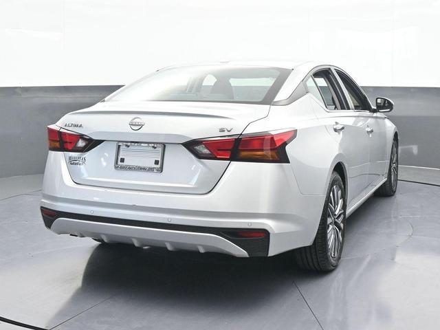Photo of 2023 Brilliant Silver Metallic Nissan Altima