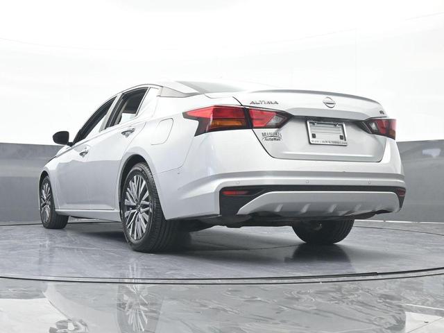 Photo of 2023 Brilliant Silver Metallic Nissan Altima