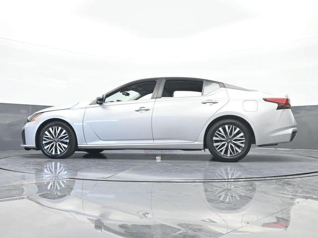 Photo of 2023 Brilliant Silver Metallic Nissan Altima
