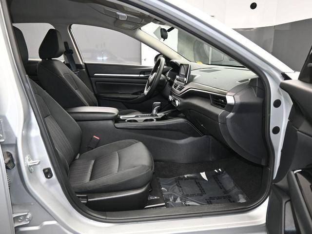 Photo of 2023 Brilliant Silver Metallic Nissan Altima
