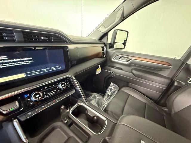 Photo of 2025 Summit White GMC Sierra 2500