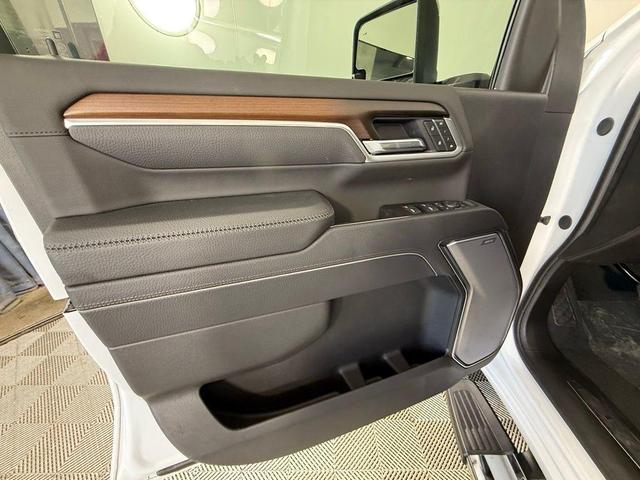 Photo of 2025 Summit White GMC Sierra 2500