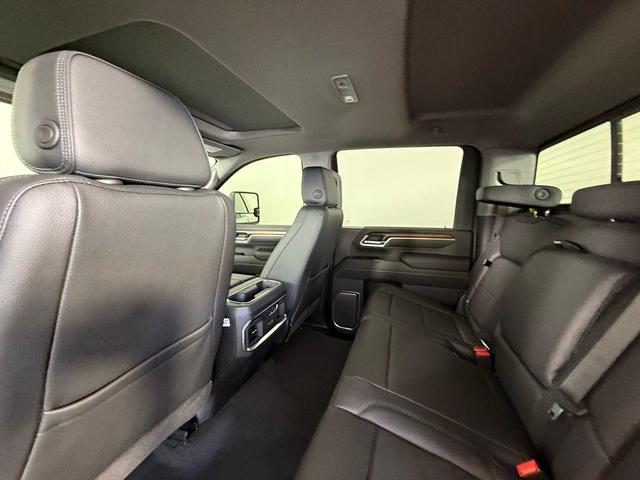 Photo of 2025 Summit White GMC Sierra 2500
