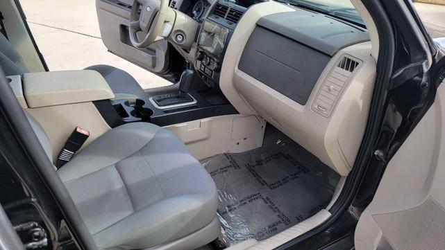 Photo of 2008 Black Ford Escape