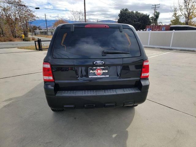 Photo of 2008 Black Ford Escape