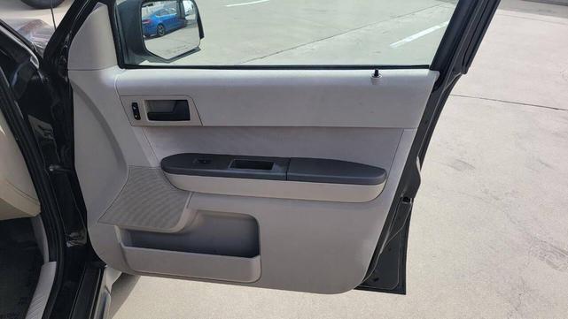 Photo of 2008 Black Ford Escape