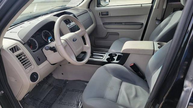 Photo of 2008 Black Ford Escape
