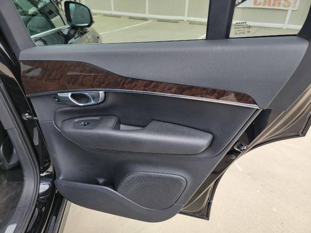 Photo of 2017 Onyx Black Metallic Volvo XC90