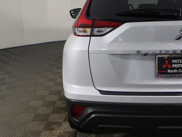 Photo of 2025 White Diamond Mitsubishi Eclipse Cross