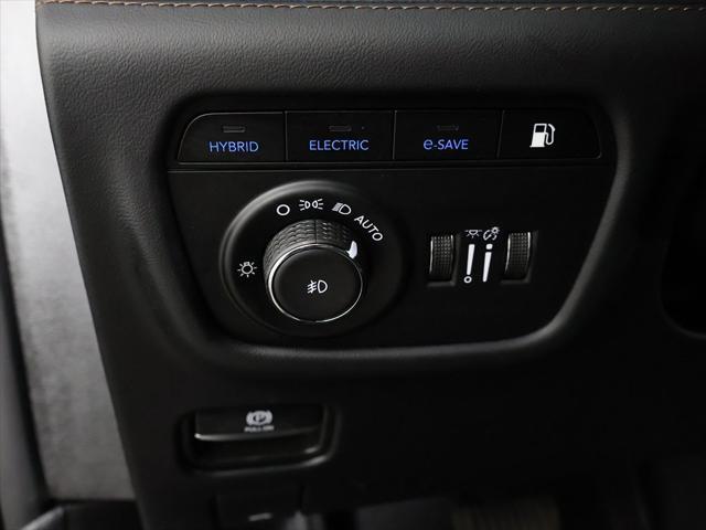 Photo of 2023 Diamond Black Crystal Pearlcoat Jeep Grand Cherokee 4xe