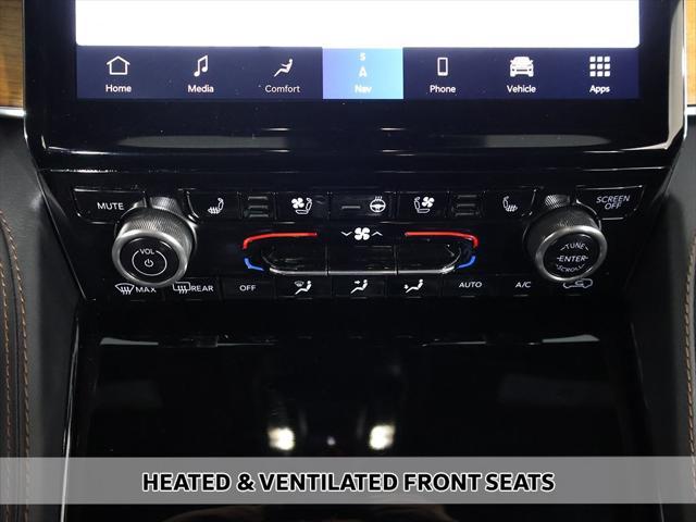 Photo of 2023 Diamond Black Crystal Pearlcoat Jeep Grand Cherokee 4xe